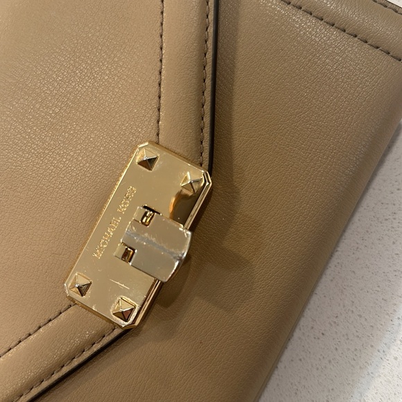 Micheal Kors KINSLEY MEDIUM WALLET CHAIN CLUTCH  LEATHER CROSSBODY BAG - Picture 10 of 10
